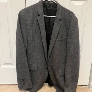 Men’s grey sports coat